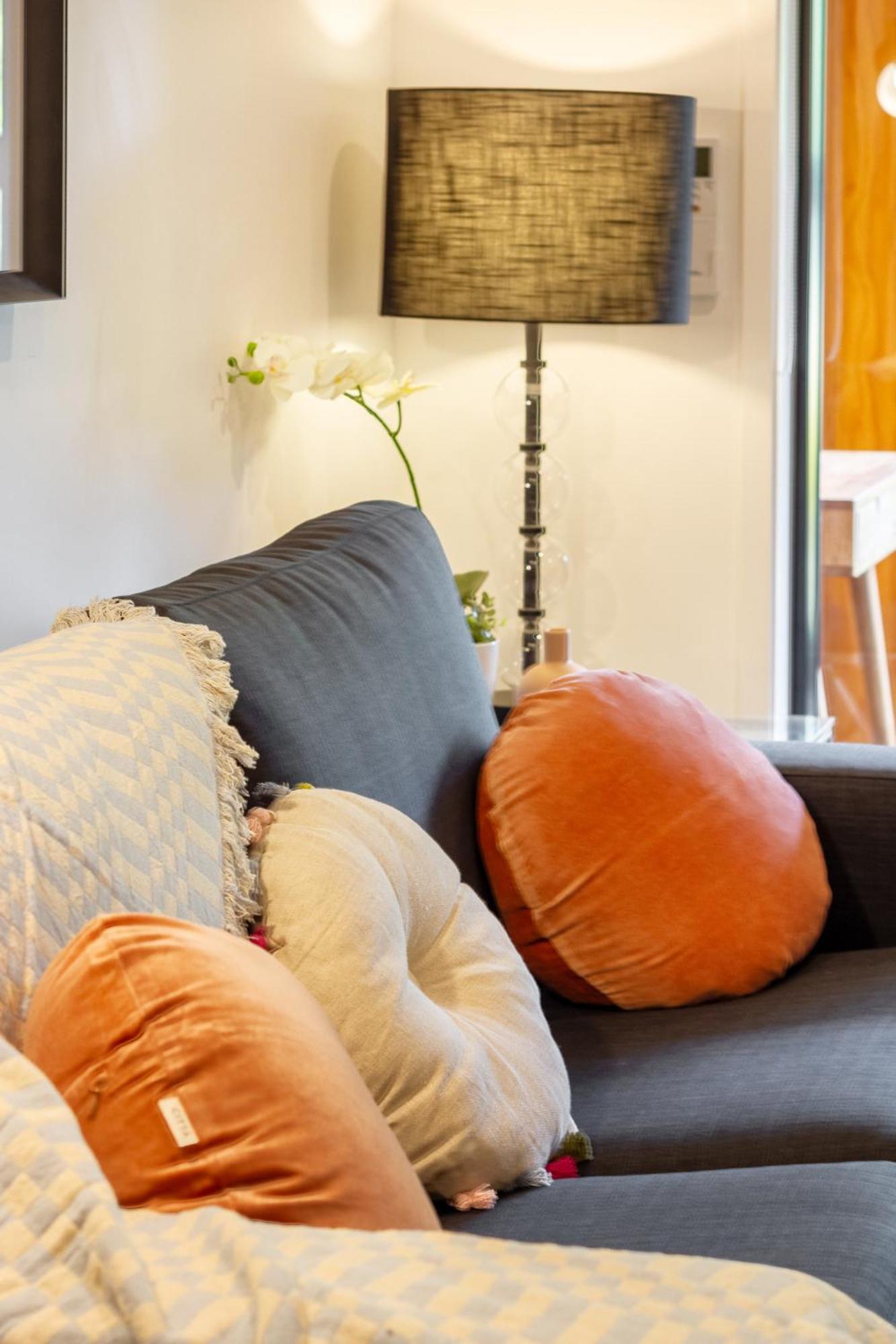 Cozy 1-Bed Apartment With Park Views, Sleeps 4 Christchurch Exteriér fotografie