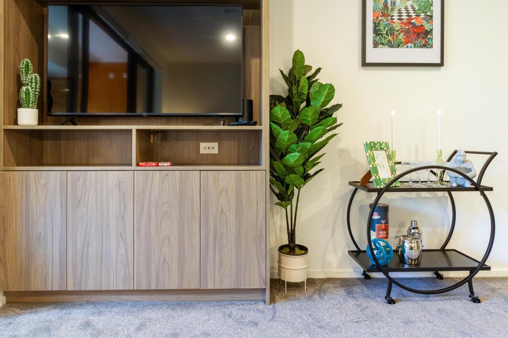 Cozy 1-Bed Apartment With Park Views, Sleeps 4 Christchurch Exteriér fotografie