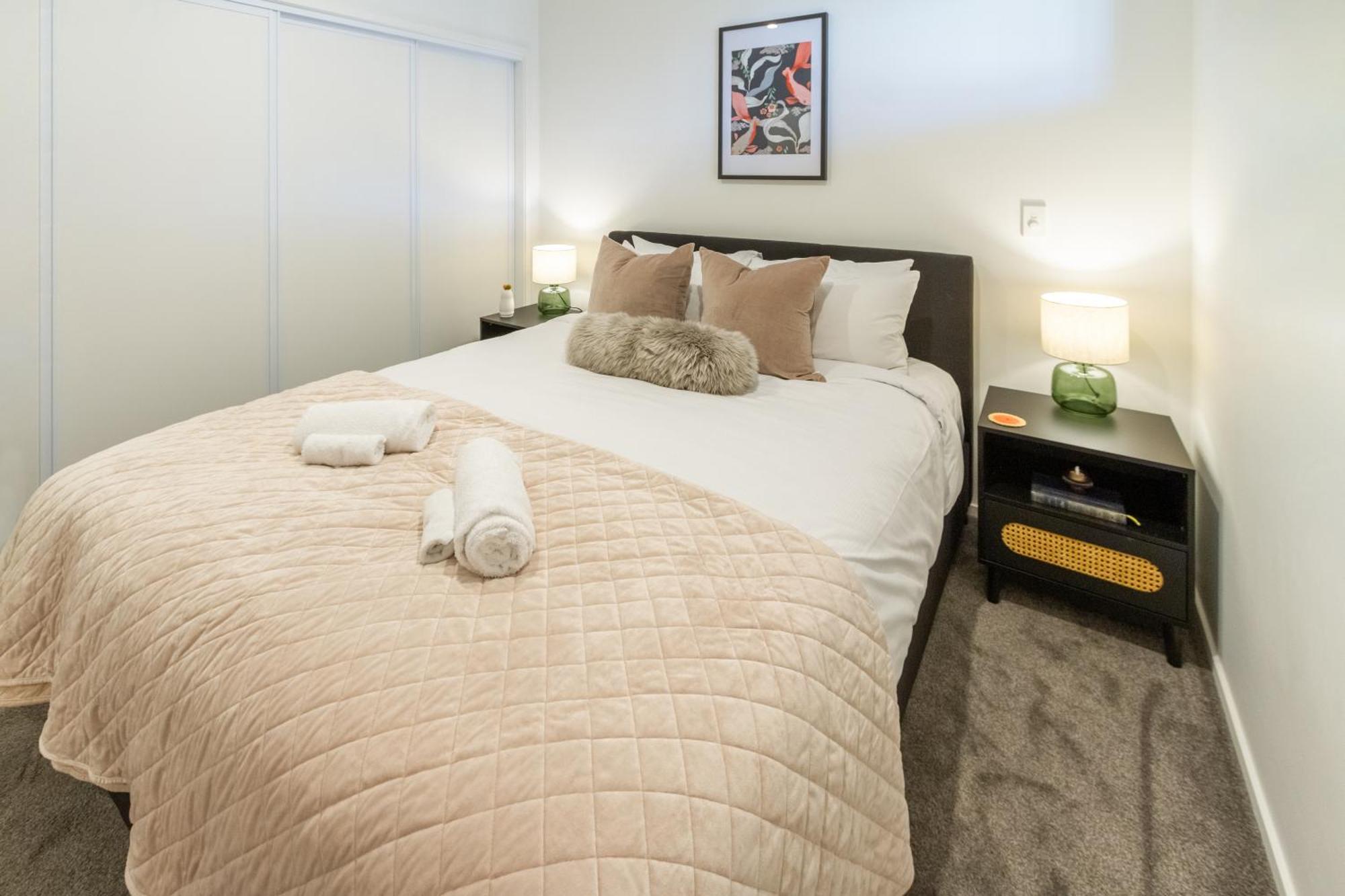 Cozy 1-Bed Apartment With Park Views, Sleeps 4 Christchurch Exteriér fotografie